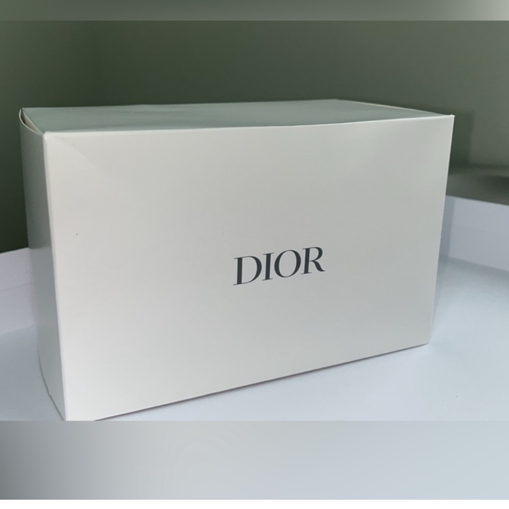New, unused and Authentic Dior Denim pouch
Limited Edition - Picture 2 of 7